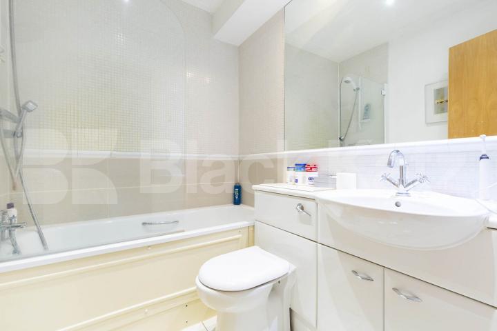 2 bed 2 bath in the heart of Highbury with concierge and rooftop gardens  Drayton Park, Highbury